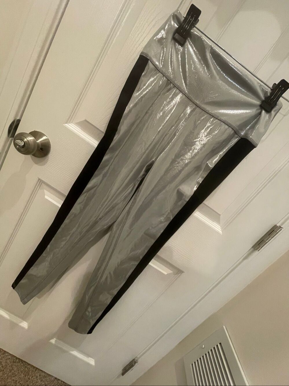 Zumba women’s leggings shiny silver black size small medium S M Marvelous